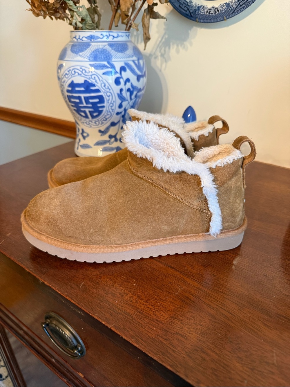 Women’s Koolaburra UGG boots Size 9